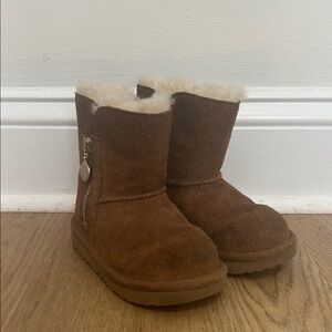 UGG Bailey Zip Short Boot‎ Size 9 Toddler